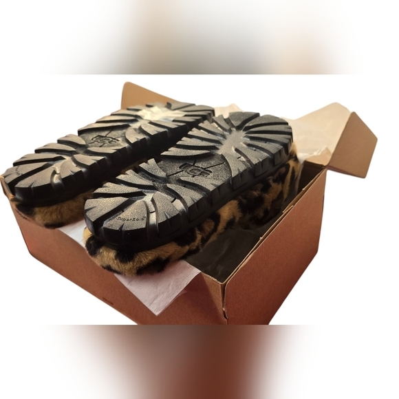 *NWT* Ugg Cozetta Curly Spotty - Picture 6 of 13